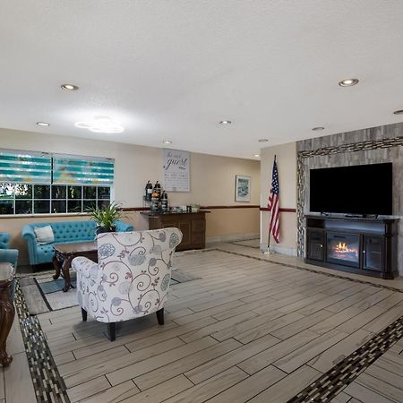 Quality Inn & Suites Medford Airport Экстерьер фото