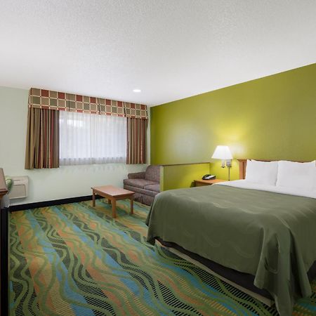 Quality Inn & Suites Medford Airport Экстерьер фото