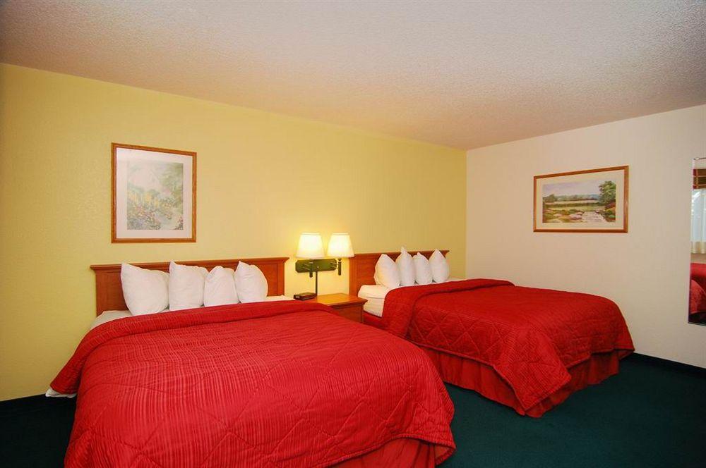 Quality Inn & Suites Medford Airport Экстерьер фото