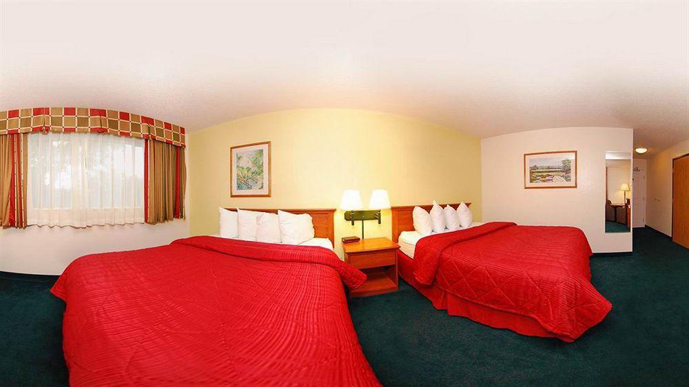 Quality Inn & Suites Medford Airport Экстерьер фото