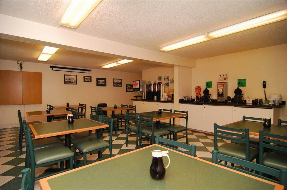 Quality Inn & Suites Medford Airport Экстерьер фото