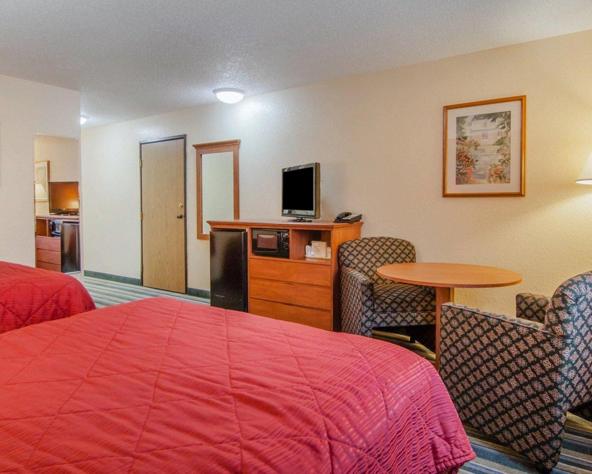 Quality Inn & Suites Medford Airport Экстерьер фото