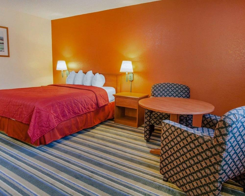 Quality Inn & Suites Medford Airport Экстерьер фото