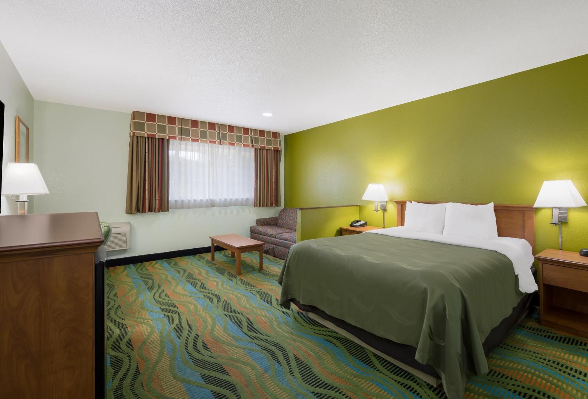 Quality Inn & Suites Medford Airport Экстерьер фото