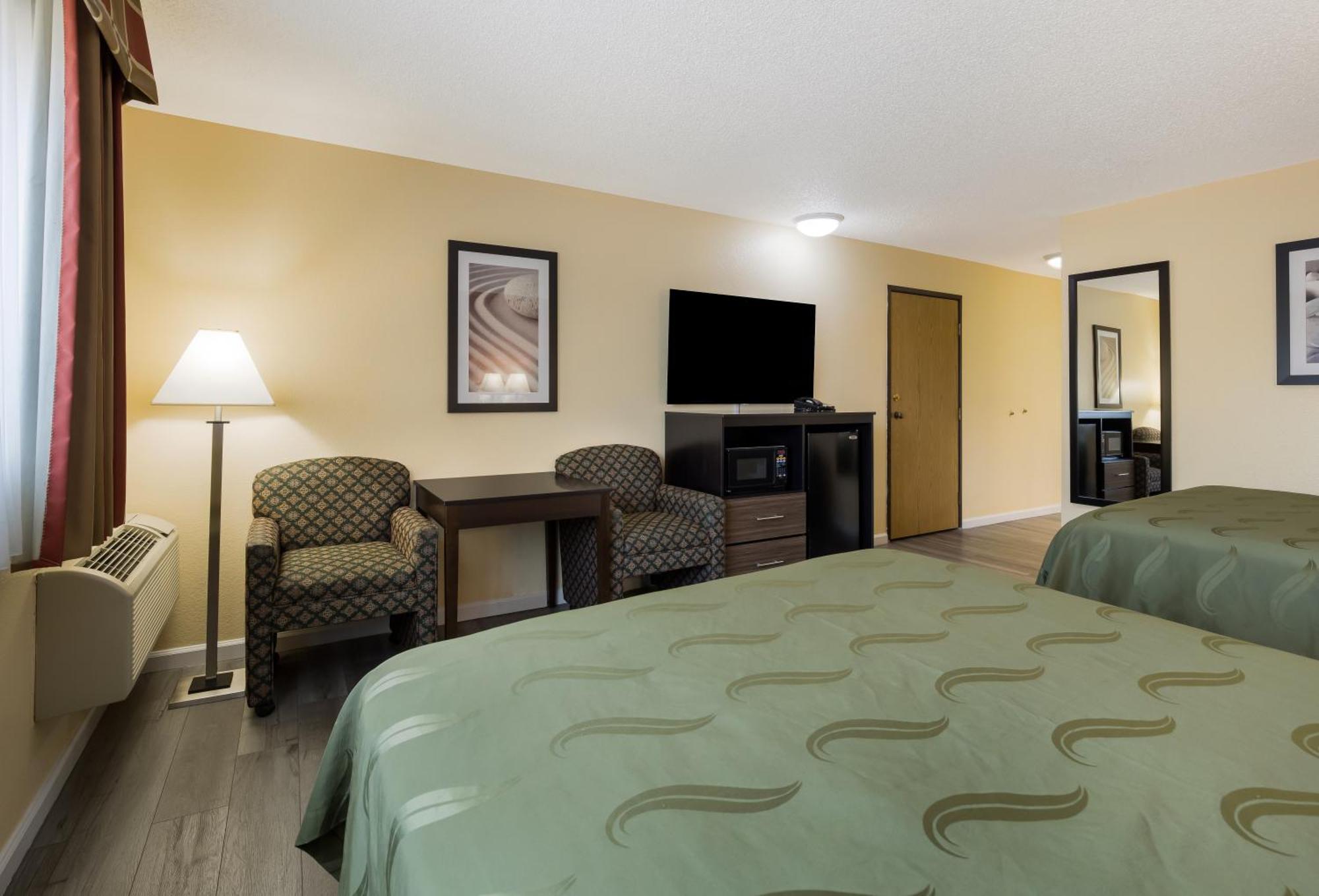Quality Inn & Suites Medford Airport Экстерьер фото