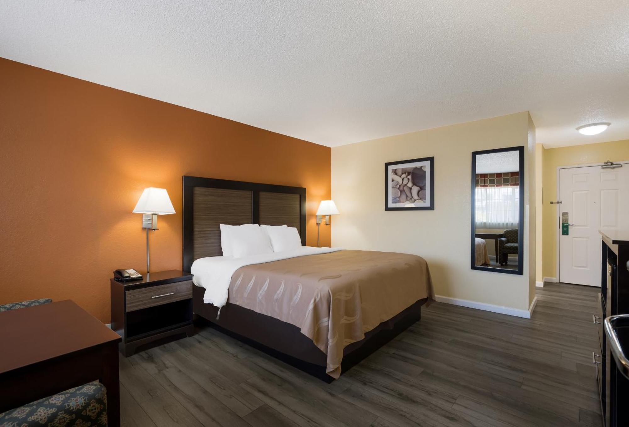 Quality Inn & Suites Medford Airport Экстерьер фото