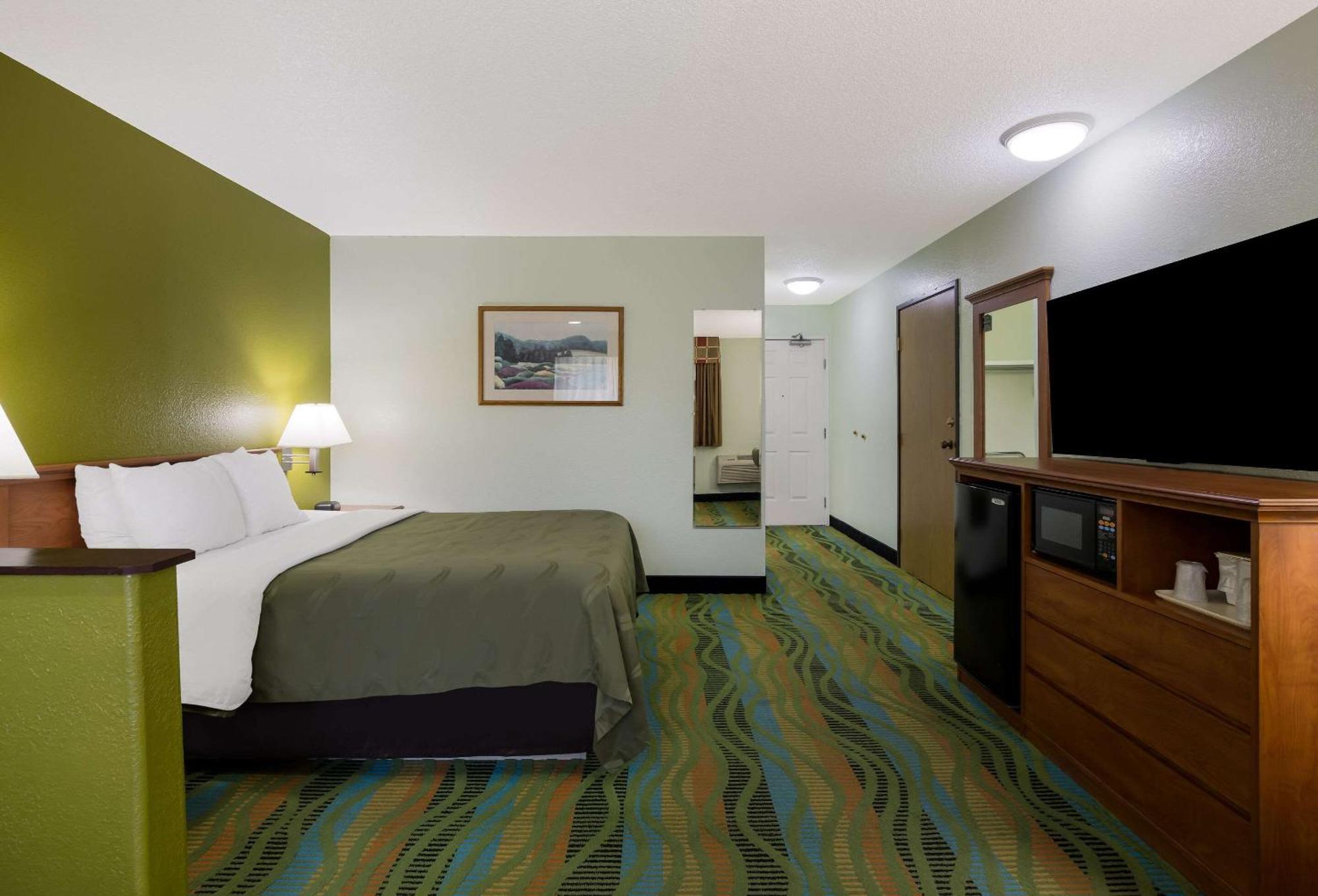 Quality Inn & Suites Medford Airport Экстерьер фото