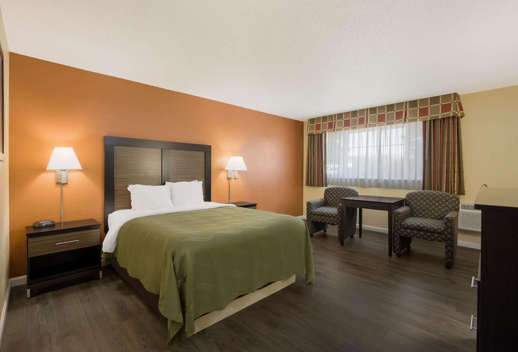Quality Inn & Suites Medford Airport Экстерьер фото