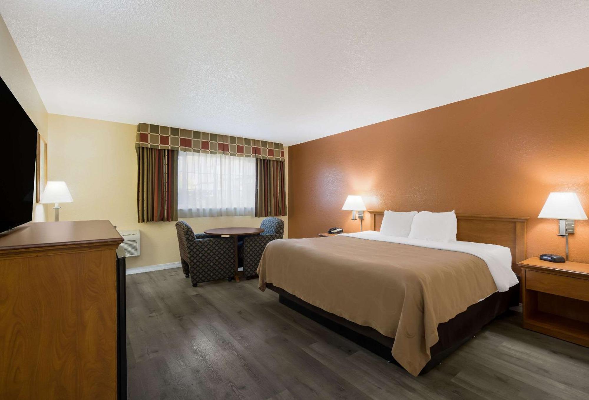 Quality Inn & Suites Medford Airport Экстерьер фото