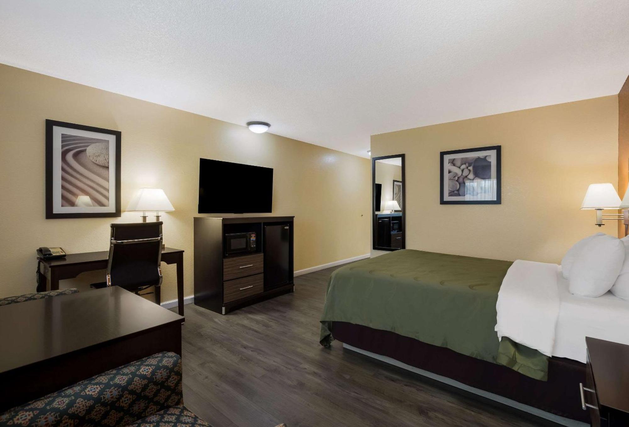 Quality Inn & Suites Medford Airport Экстерьер фото