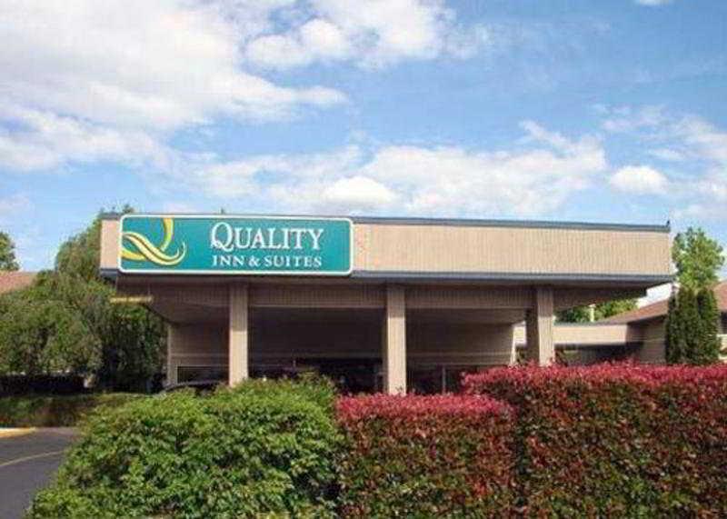 Quality Inn & Suites Medford Airport Экстерьер фото