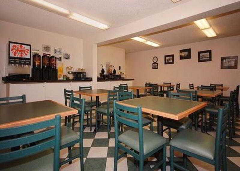 Quality Inn & Suites Medford Airport Ресторан фото