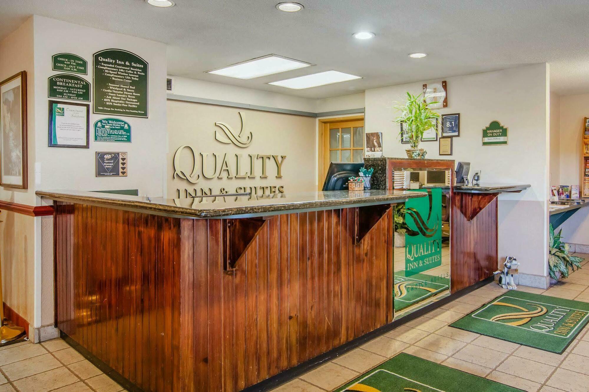 Quality Inn & Suites Medford Airport Экстерьер фото