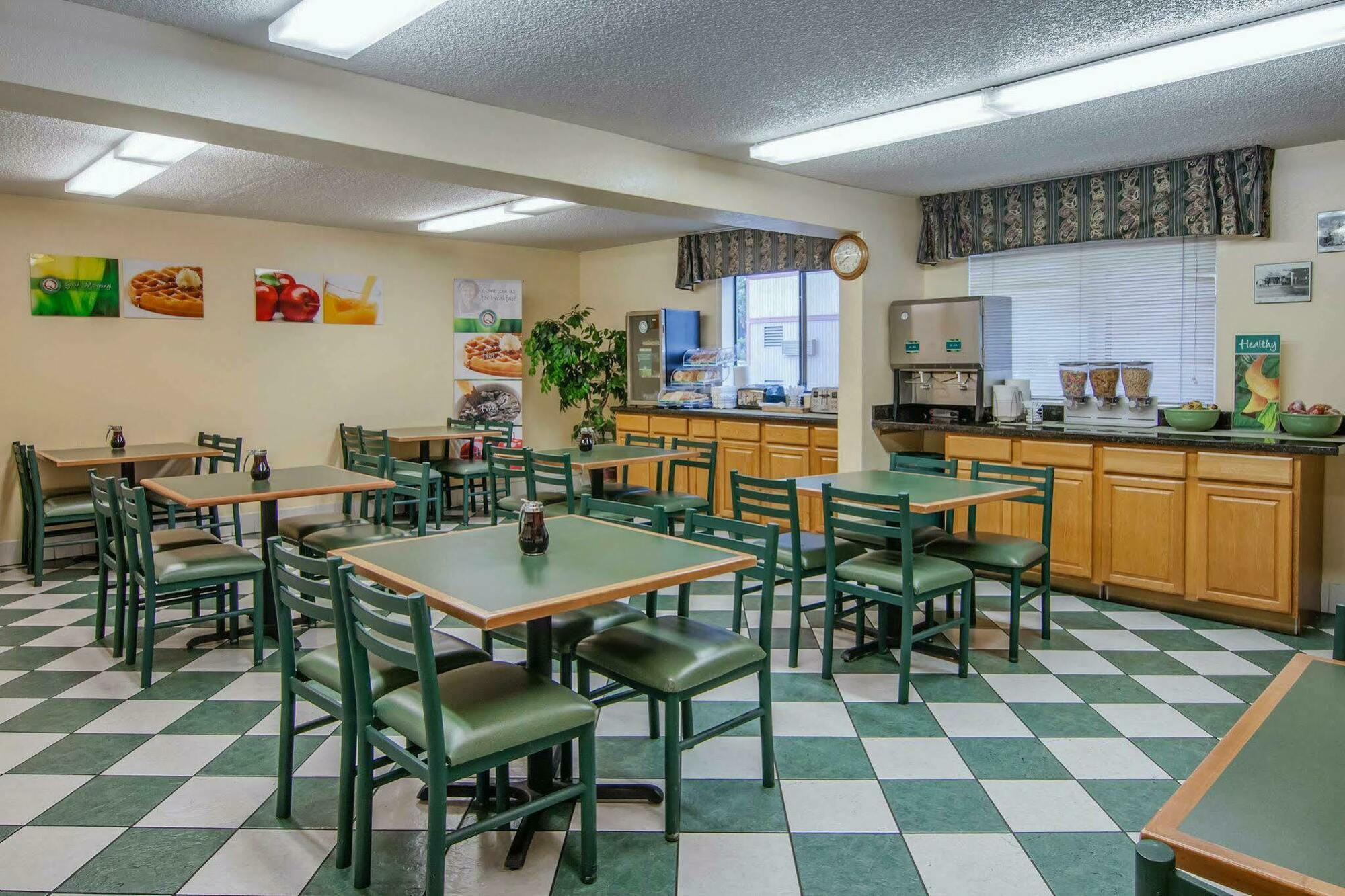 Quality Inn & Suites Medford Airport Экстерьер фото