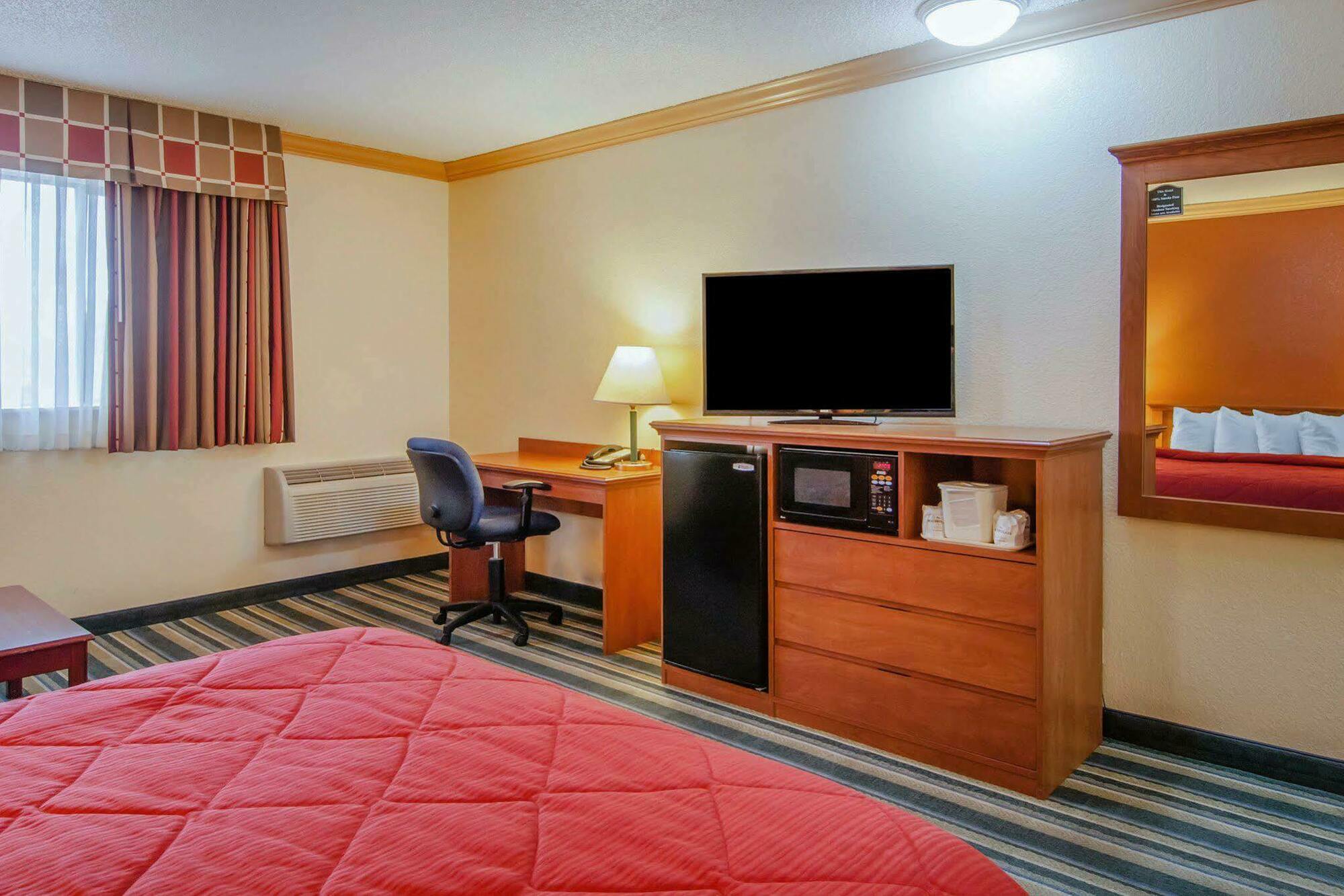 Quality Inn & Suites Medford Airport Экстерьер фото