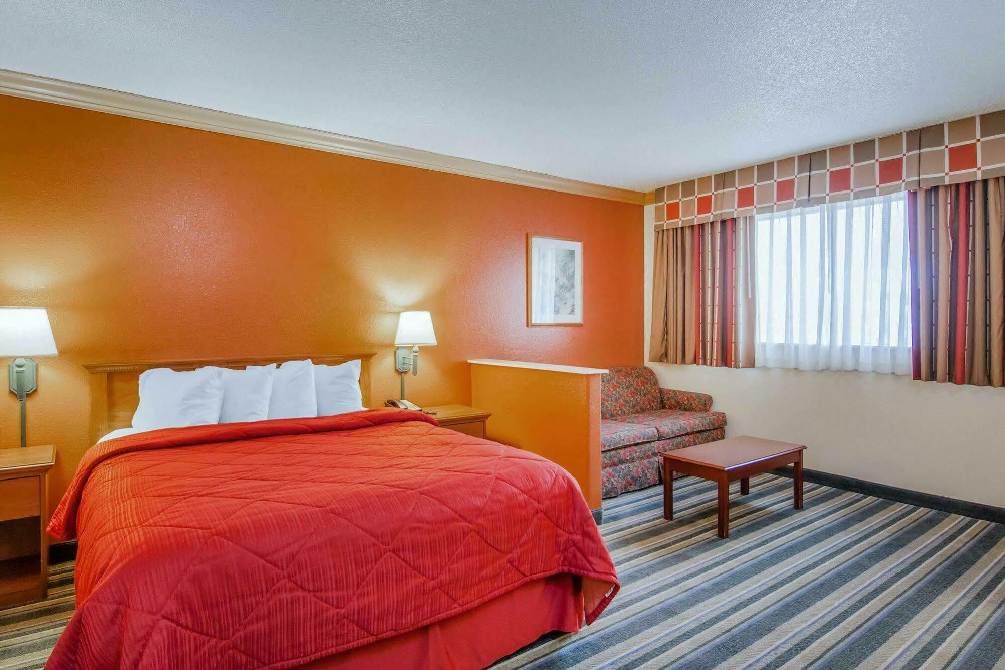 Quality Inn & Suites Medford Airport Экстерьер фото