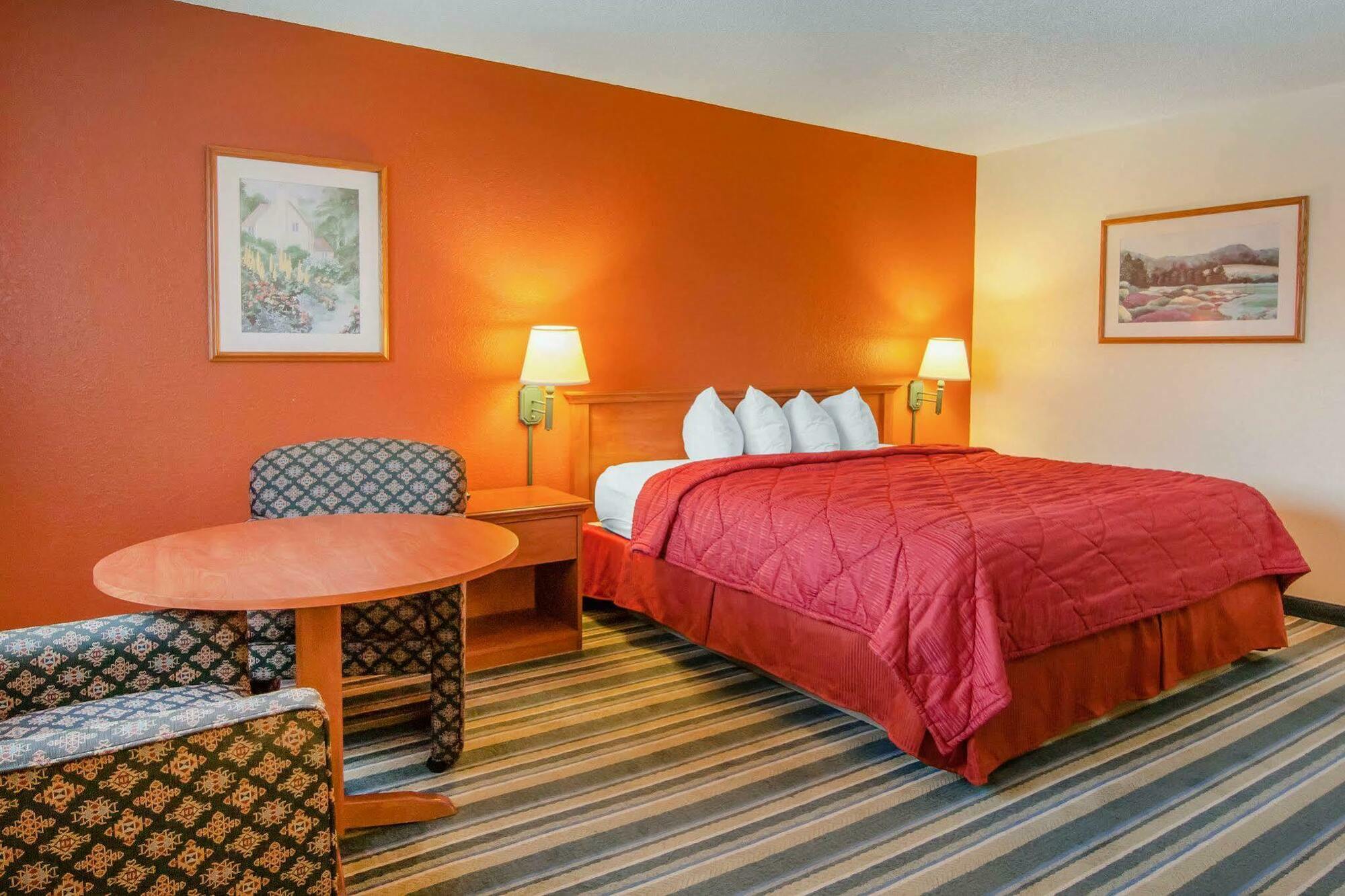 Quality Inn & Suites Medford Airport Экстерьер фото