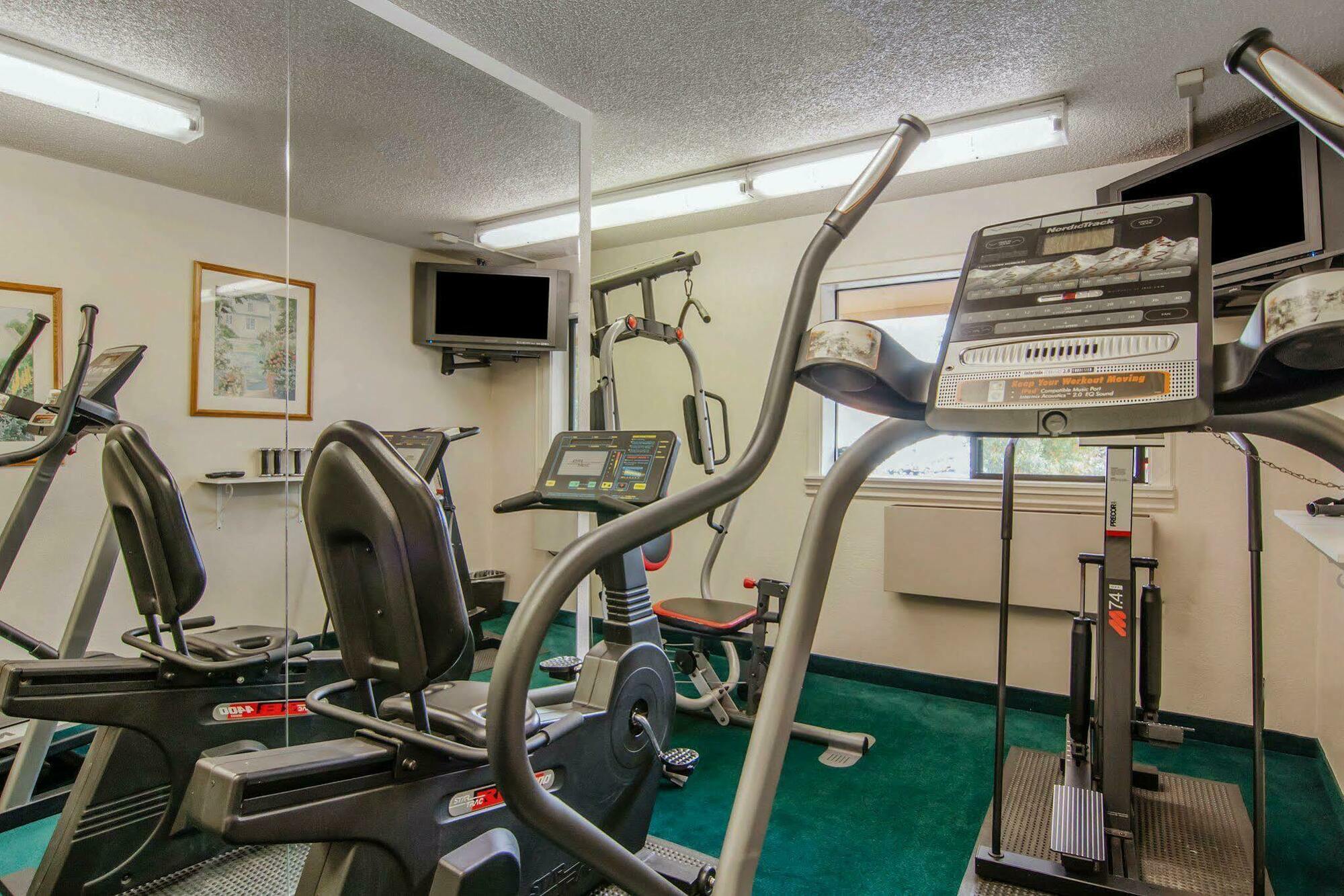 Quality Inn & Suites Medford Airport Экстерьер фото