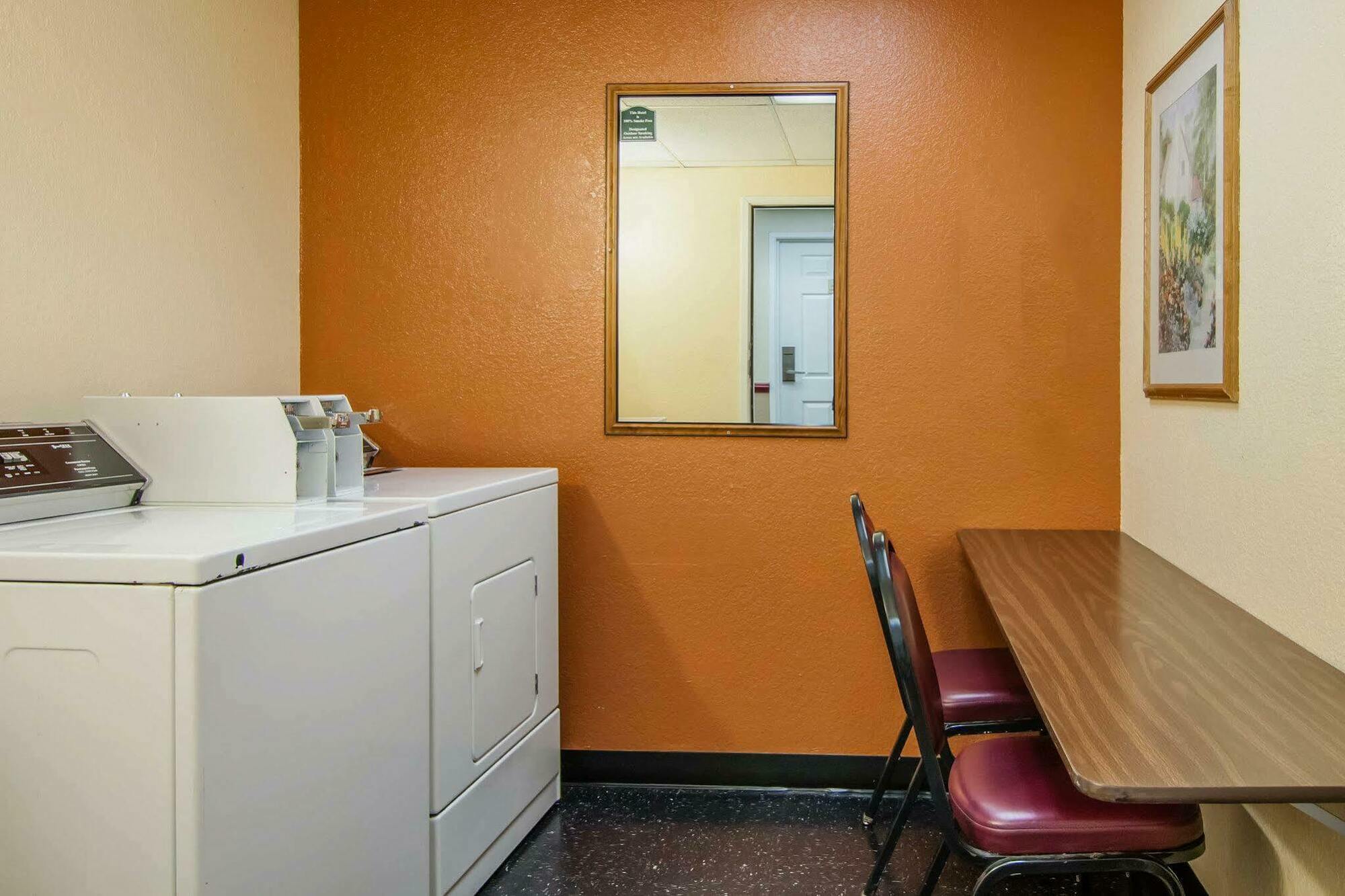 Quality Inn & Suites Medford Airport Экстерьер фото