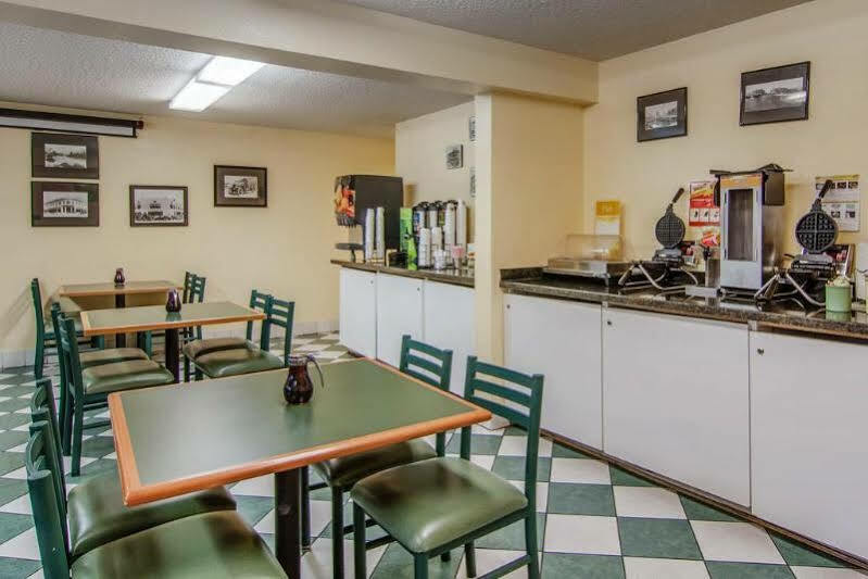 Quality Inn & Suites Medford Airport Экстерьер фото